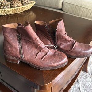 NWOT Sofft Brown Leather Ankle Boots - Size 9.5